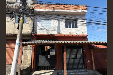 Casa para alugar com 40m², 1 quarto e 1 vaga Casa para alugar com 40m², 1 quarto e 1 vagaFachada