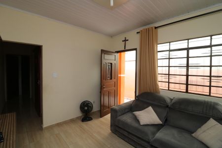 Sala de casa para alugar com 2 quartos, 150m² em Jardim Tango, São Paulo