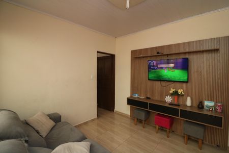 Sala de casa para alugar com 2 quartos, 150m² em Jardim Tango, São Paulo