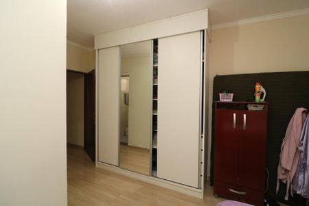 Casa à venda com 150m², 2 quartos e 2 vagasSuíte