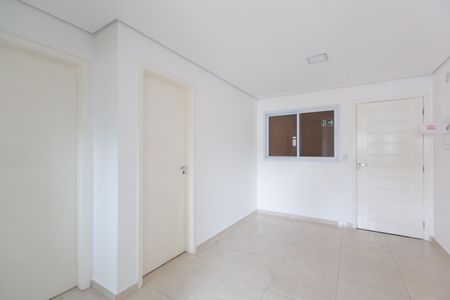 Sala de apartamento à venda com 2 quartos, 47m² em Vila Carmosina, São Paulo