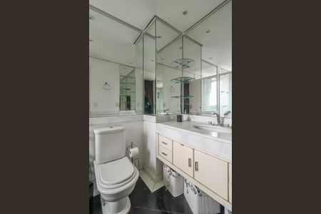 Banheiro da Suíte de apartamento para alugar com 1 quarto, 104m² em Moinhos de Vento, Porto Alegre