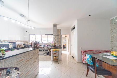 Casa para alugar com 600m², 3 quartos e 4 vagas Casa para alugar com 600m², 3 quartos e 4 vagasCopa e Cozinha