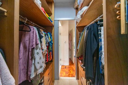 Casa para alugar com 600m², 3 quartos e 4 vagas Casa para alugar com 600m², 3 quartos e 4 vagasCloset do Quarto 3