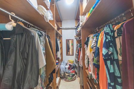 Casa para alugar com 600m², 3 quartos e 4 vagas Casa para alugar com 600m², 3 quartos e 4 vagasCloset do Quarto 3