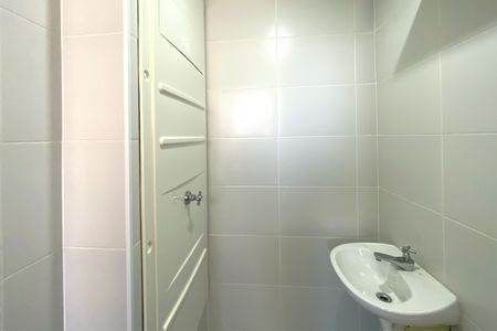 Apartamento à venda com 77m², 2 quartos e 2 vagasBanheiro de serviço