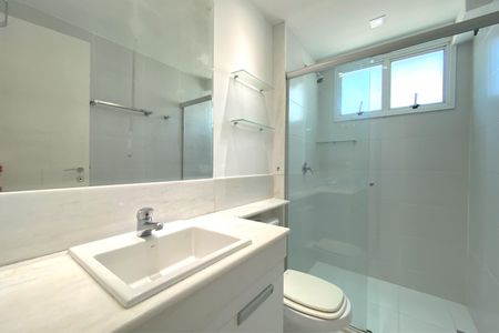 Apartamento à venda com 77m², 2 quartos e 2 vagasBanheiro da Suíte 1