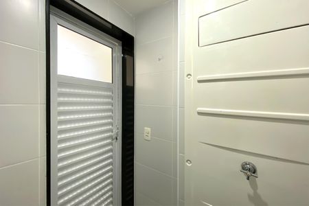 Apartamento à venda com 77m², 2 quartos e 2 vagasBanheiro de serviço