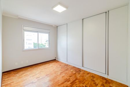 Apartamento à venda com 216m², 3 quartos e 4 vagasQuarto 1