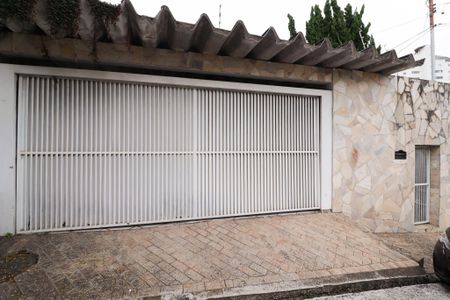 Casa para alugar com 300m², 3 quartos e 5 vagas Casa para alugar com 300m², 3 quartos e 5 vagasFachada