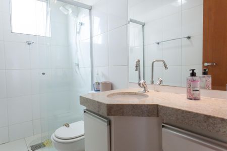 Apartamento à venda com 85m², 3 quartos e 2 vagasBanheiro suite 