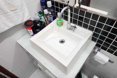 Casa à venda com 154m², 4 quartos e 2 vagasBanheiro Social