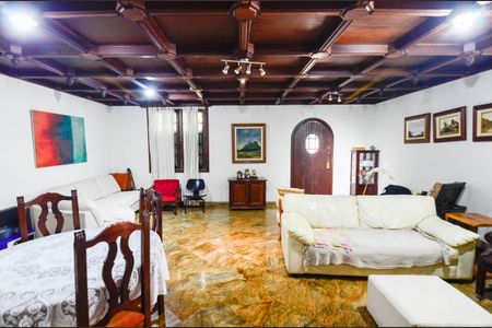 Casa à venda com 200m², 7 quartos e 4 vagasSala