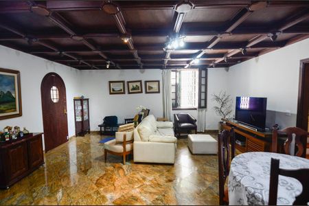 Sala de casa à venda com 7 quartos, 200m² em Tijuca, Rio de Janeiro