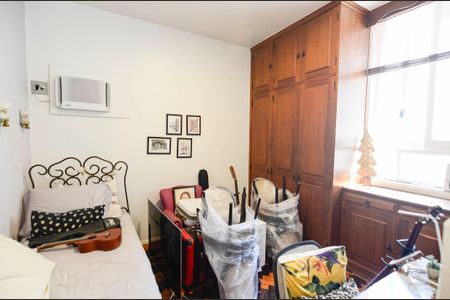 Casa à venda com 200m², 7 quartos e 4 vagasQuarto 3