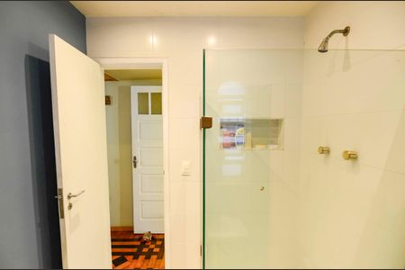 Casa à venda com 200m², 7 quartos e 4 vagasBanheiro da Suíte