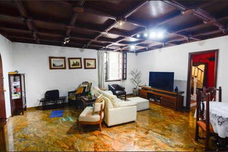 Casa à venda com 200m², 7 quartos e 4 vagasSala