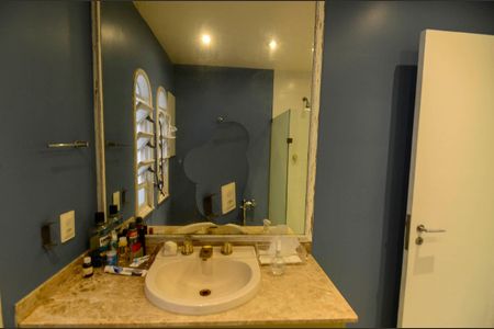 Casa à venda com 200m², 7 quartos e 4 vagasBanheiro da Suíte