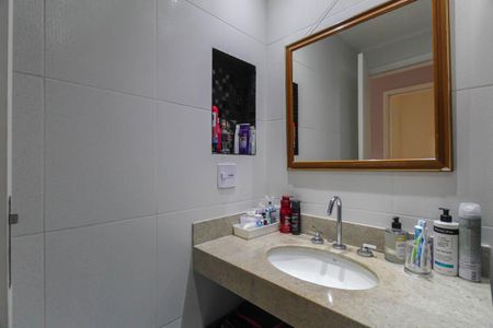 Apartamento à venda com 96m², 2 quartos e 2 vagas Apartamento à venda com 96m², 2 quartos e 2 vagasBanheiro da Suíte 1