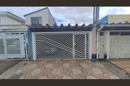 Casa para alugar com 120m², 2 quartos e 2 vagas Casa para alugar com 120m², 2 quartos e 2 vagasFachada