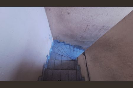 Casa para alugar com 120m², 2 quartos e 2 vagas Casa para alugar com 120m², 2 quartos e 2 vagasEscada