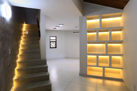 Casa para alugar com 92m², 3 quartos e 1 vagaEscada