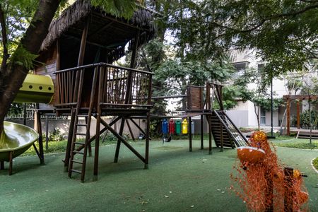 Apartamento à venda com 75m², 2 quartos e 1 vaga Apartamento à venda com 75m², 2 quartos e 1 vagaÁrea comum - Playground