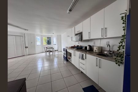 Casa para alugar com 150m², 2 quartos e 2 vagasCozinha