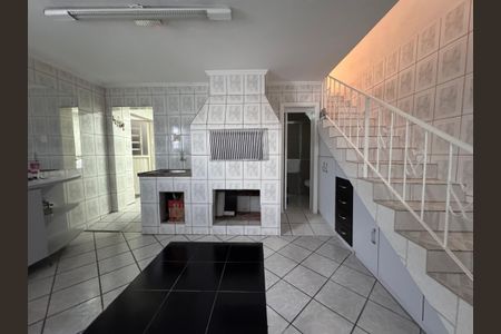 Casa para alugar com 150m², 2 quartos e 2 vagasSala