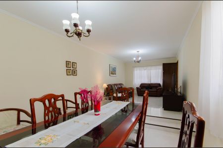 Casa à venda com 176m², 3 quartos e 3 vagas Casa à venda com 176m², 3 quartos e 3 vagasSala