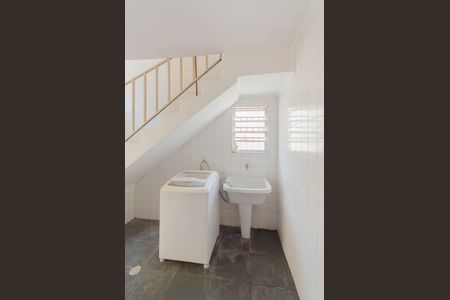 Casa à venda com 176m², 3 quartos e 3 vagas Casa à venda com 176m², 3 quartos e 3 vagasÁrea de Serviço