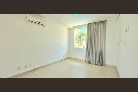 Casa de condomínio à venda com 1000m², 3 quartos e 2 vagas