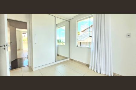 Casa de condomínio à venda com 1000m², 3 quartos e 2 vagas