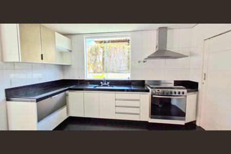 Casa de condomínio à venda com 1000m², 3 quartos e 2 vagas
