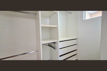 Casa de condomínio à venda com 1000m², 3 quartos e 2 vagas