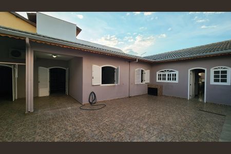 Casa para alugar com 271m², 4 quartos e 3 vagas Casa para alugar com 271m², 4 quartos e 3 vagasFachada