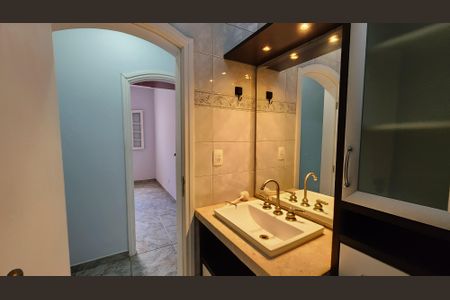 Casa para alugar com 271m², 4 quartos e 3 vagas Casa para alugar com 271m², 4 quartos e 3 vagasBanheiro Social