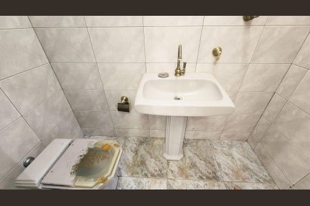 Casa para alugar com 271m², 4 quartos e 3 vagas Casa para alugar com 271m², 4 quartos e 3 vagasBanheiro Social