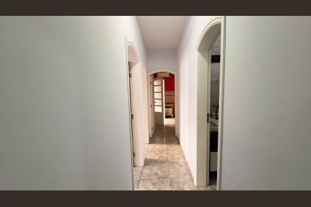Casa para alugar com 271m², 4 quartos e 3 vagas Casa para alugar com 271m², 4 quartos e 3 vagasCorredor