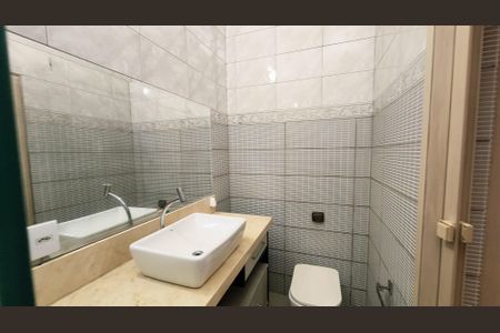 Casa para alugar com 271m², 4 quartos e 3 vagas Casa para alugar com 271m², 4 quartos e 3 vagasBanheiro da Suíte