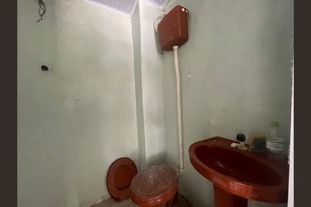 Casa à venda com 106m², 2 quartos e 2 vagas Casa à venda com 106m², 2 quartos e 2 vagasBanheiro de Serviço