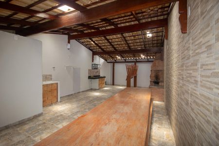 Casa à venda com 180m², 3 quartos e 2 vagasÁrea de Serviço