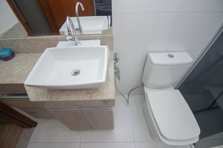 Banheiro da Suíte de casa à venda com 3 quartos, 180m² em Sapucaias I, Contagem