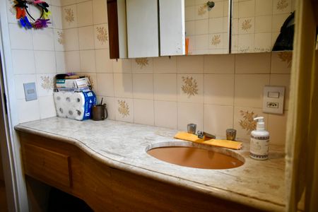 Apartamento à venda com 207m², 4 quartos e 4 vagas Apartamento à venda com 207m², 4 quartos e 4 vagasBanheiro da Suíte