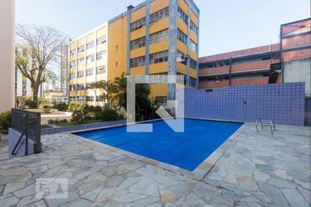 Apartamento à venda com 207m², 4 quartos e 4 vagas Apartamento à venda com 207m², 4 quartos e 4 vagasÁrea comum - Piscina