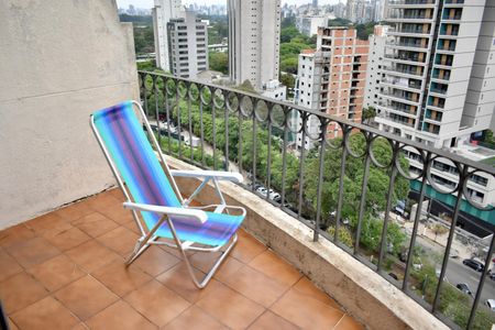 Apartamento à venda com 207m², 4 quartos e 4 vagas Apartamento à venda com 207m², 4 quartos e 4 vagasSacada