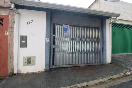 Casa para alugar com 165m², 2 quartos e 6 vagasFachada