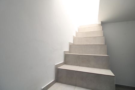 Casa para alugar com 165m², 2 quartos e 6 vagasEscada