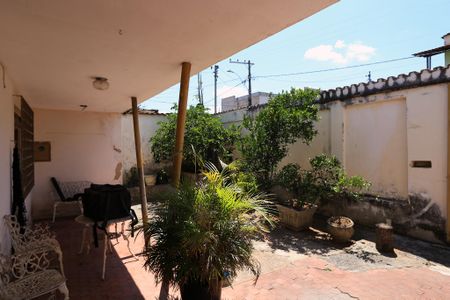 Casa à venda com 360m², 2 quartos e 2 vagasEntrada