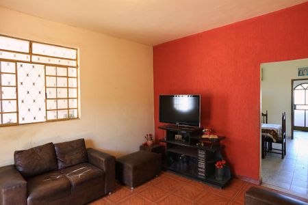 Casa à venda com 360m², 2 quartos e 2 vagasSala